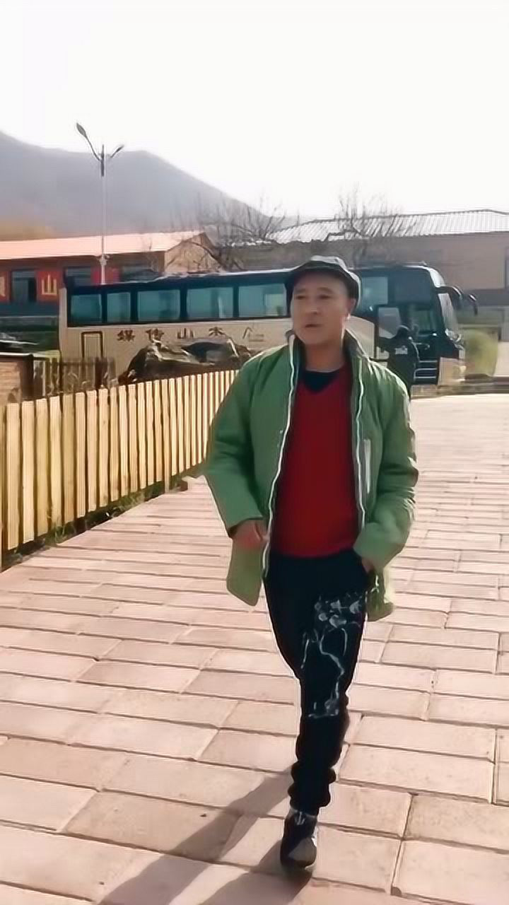 尼古拉斯赵四手插口袋谁都不爱气质这一块没毛病