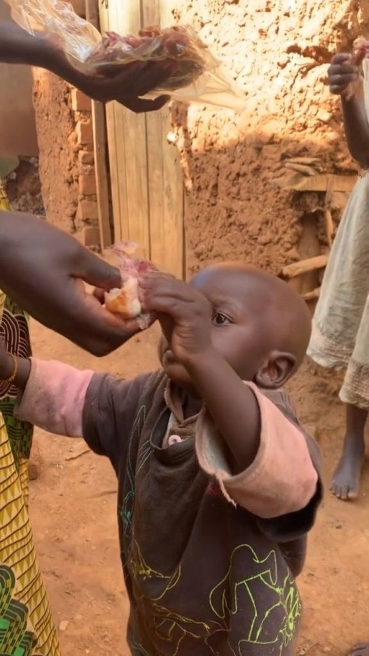 非洲穷人孩子图片
