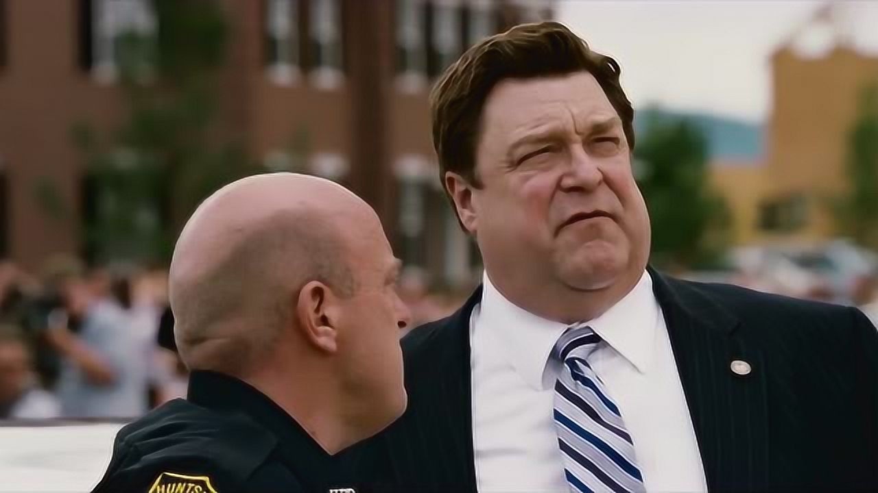 冒牌天神2中男子造好诺亚方舟准备拯救世界人们要拆除他的方舟