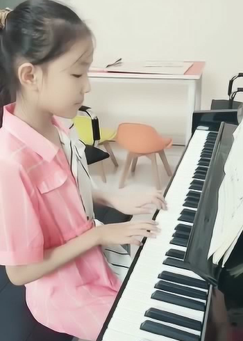 宋小睿年级这么小就这么全能真是别人家的童年网友她还有童年吗