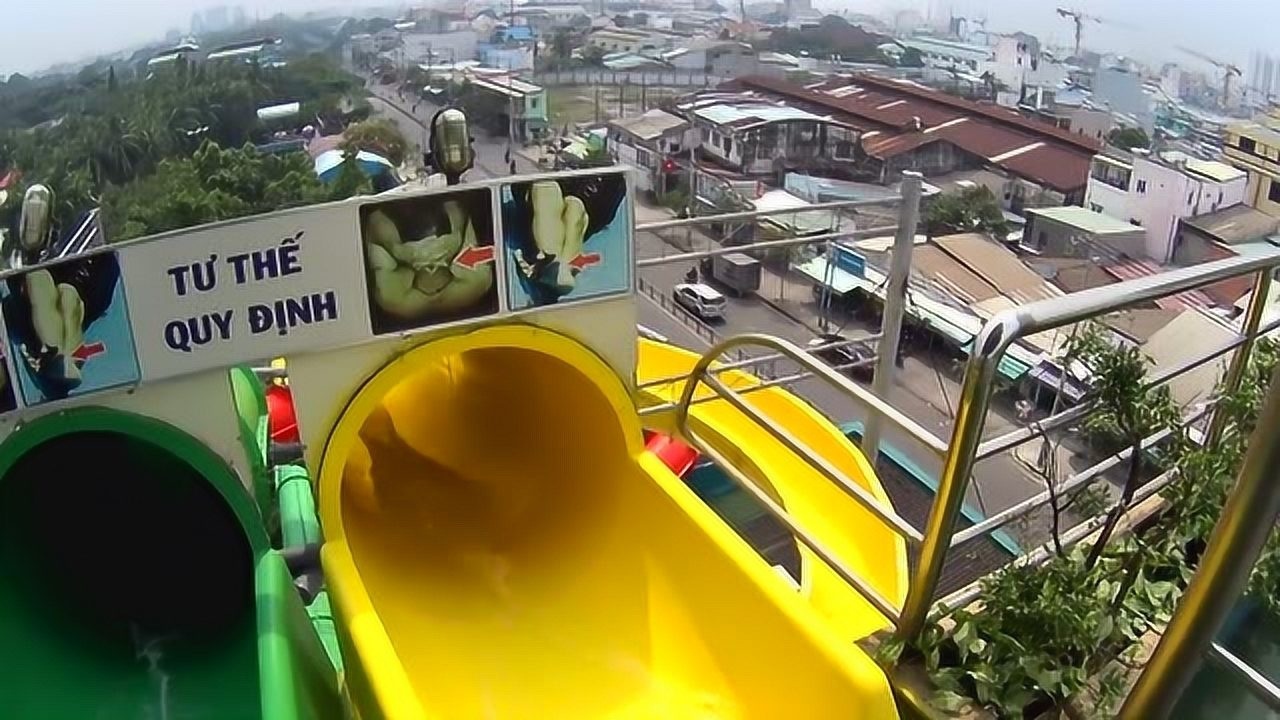 超速度黄色水滑梯刺激下滑 - 越南胡志明
