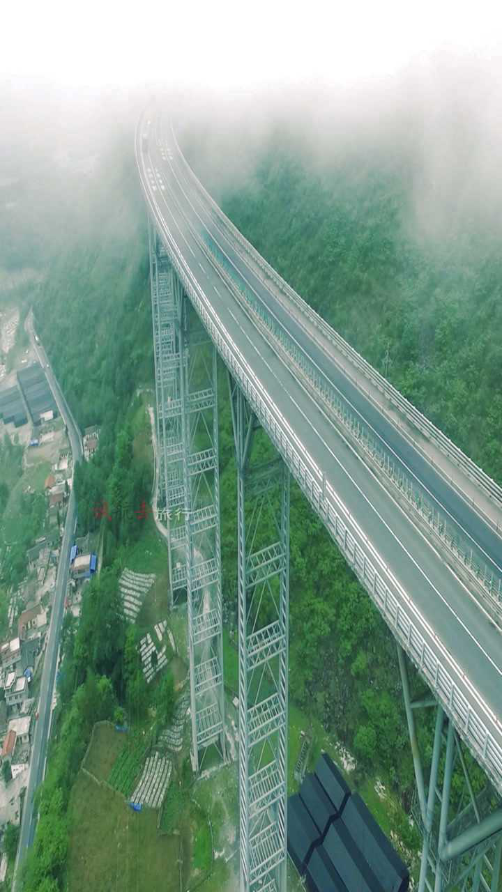 雅西高速干海子特大桥中国超级工程创造七个世界第一被称为云端上的