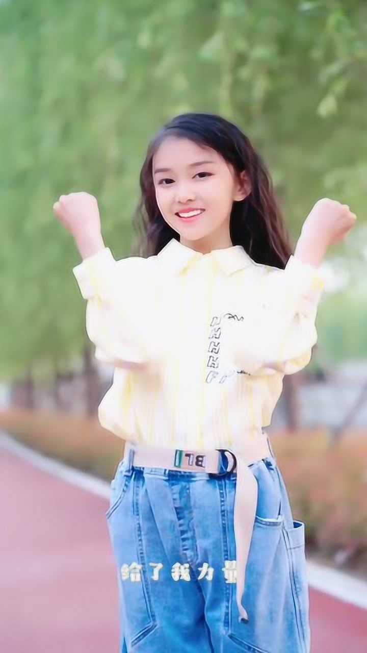 宋小睿快要长成大人了,不光声音有磁性,而且发育的也越来越好了!