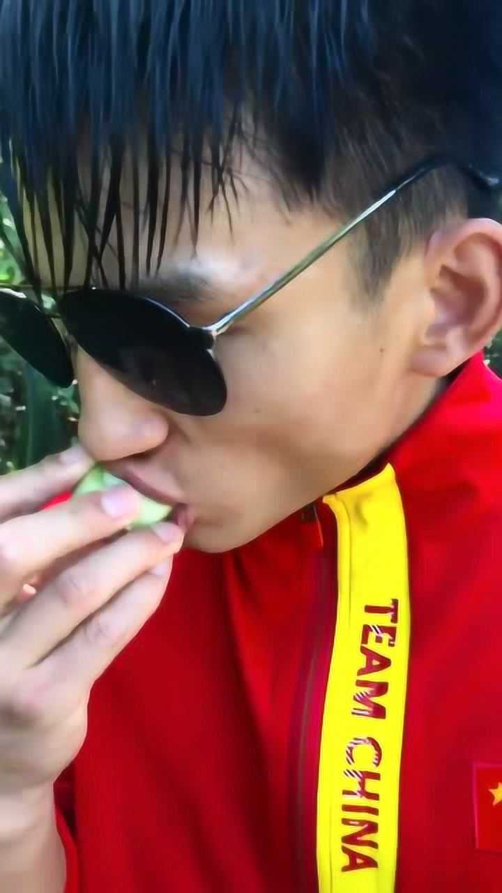 李联邦生吃菠菜补充体力最后这声巨吼可谓是惊天动地