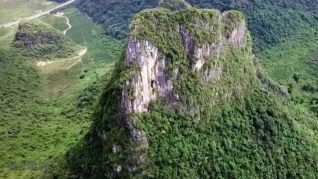 航拍广西十万大山,这样的陡峭的一座山,你们看了会害怕吗?