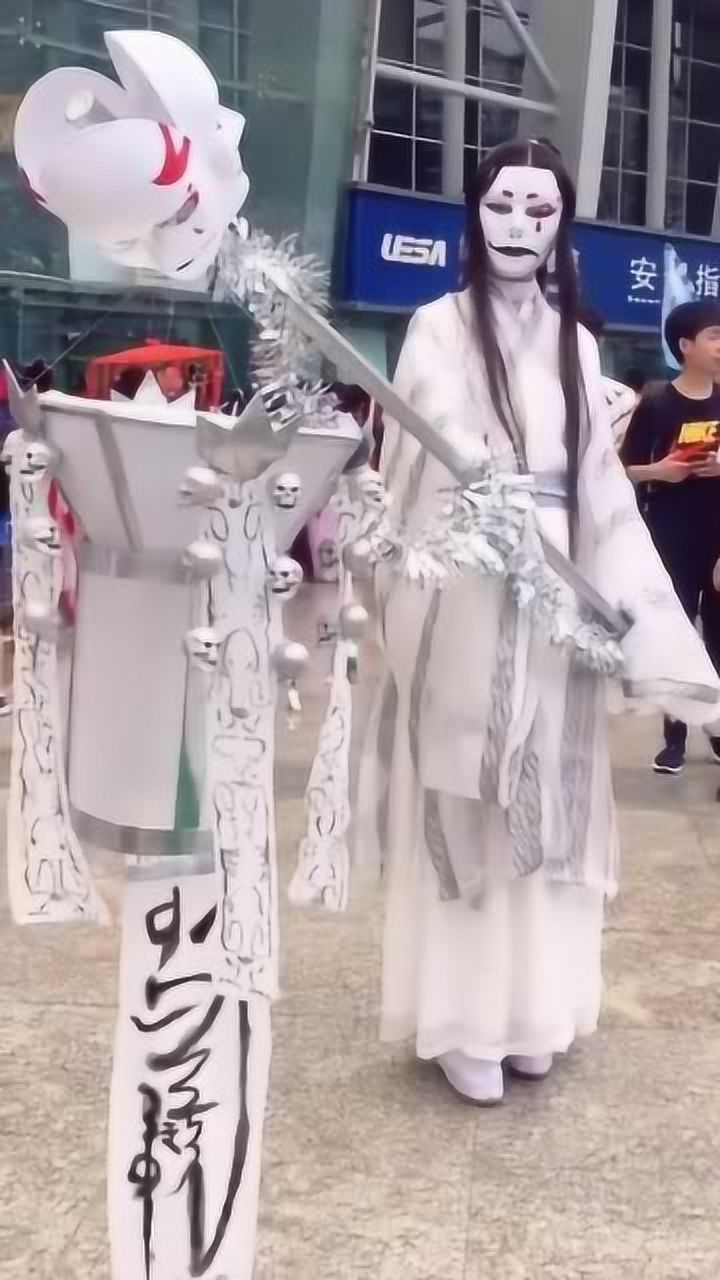 白无相逆天而行因一拯救苍生而与谢怜为敌被封印始终未曾释怀