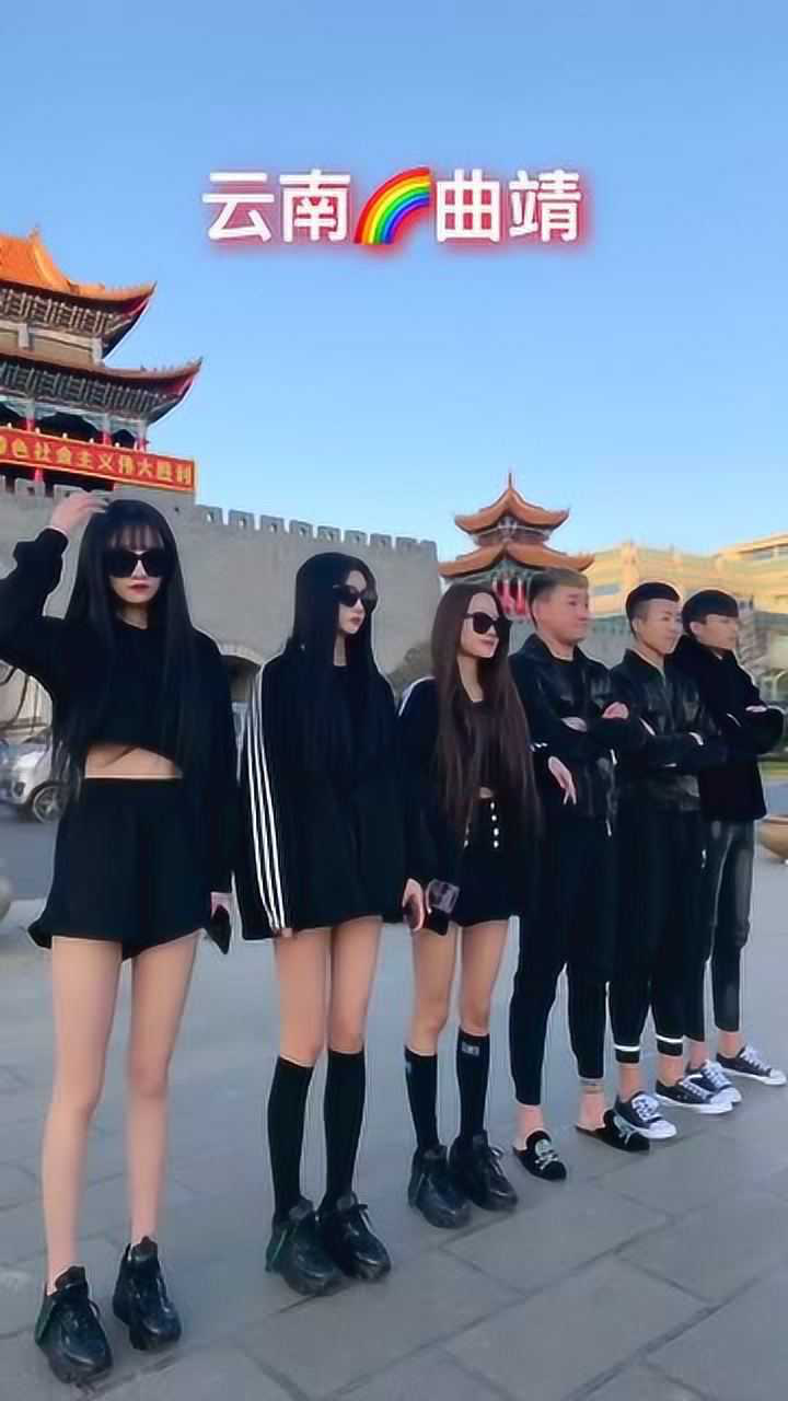 精神小伙小妹走秀,不过我都不喜欢