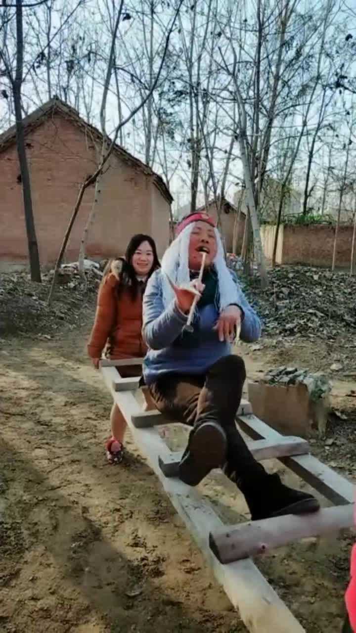 农村老奶奶坐轿子神模仿西游记里面的老妖婆举手投足都是戏