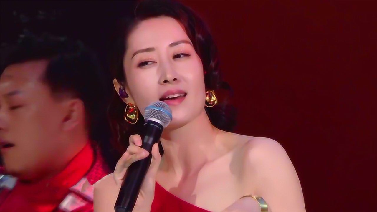 刘敏涛把红色高跟鞋给唱火了这表情管理绝了实在太上头