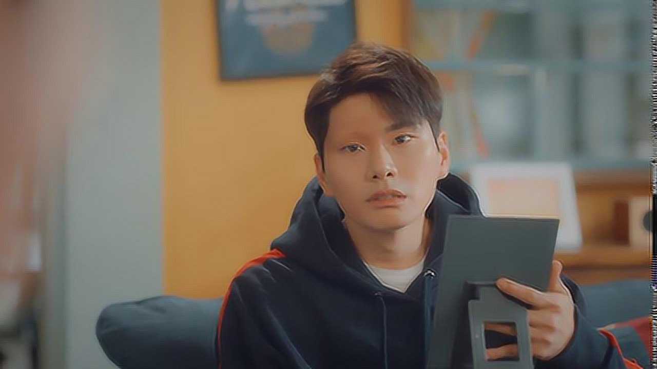 加油吧威基基李俊基的眉毛被烧掉