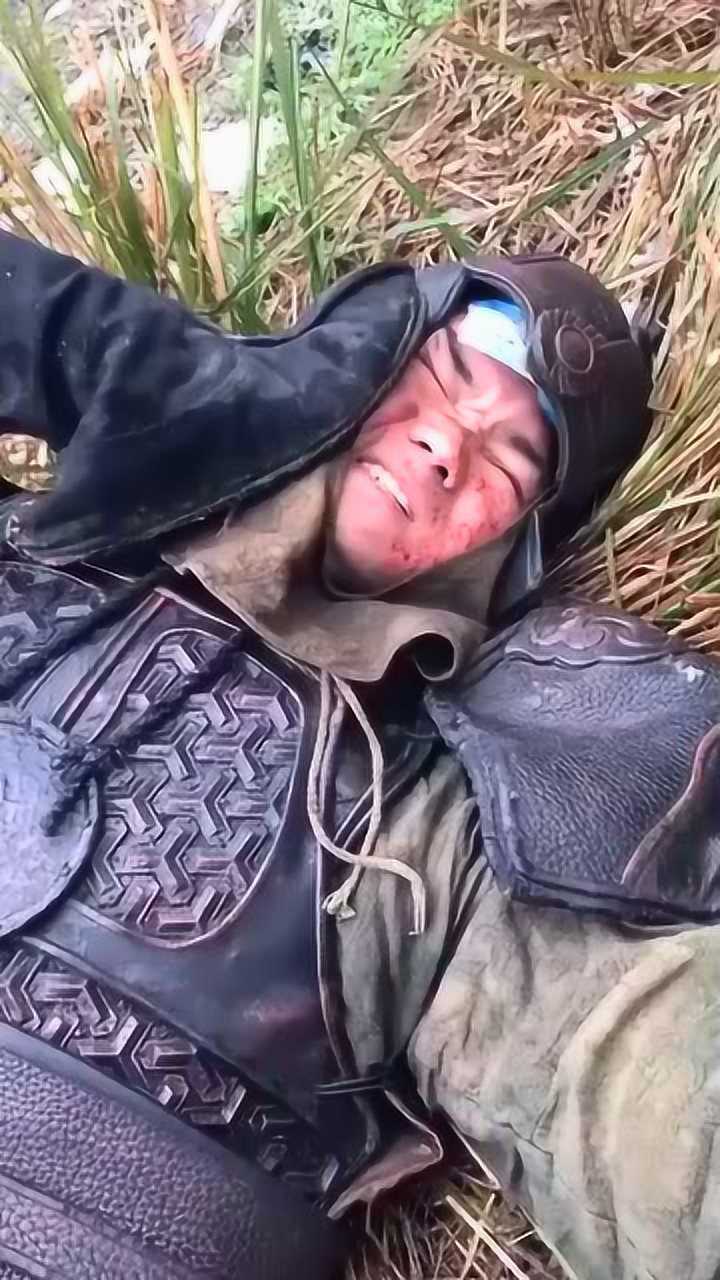 脚踩脸原来是这样拍的