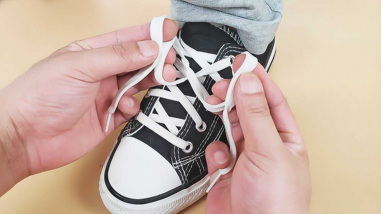 1秒钟快速系鞋带一拉就好简单漂亮穿一天都不会散开实用