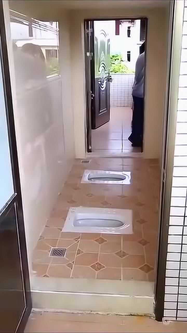 双人马桶,传说中的情侣蹲厕,想想挺浪漫的