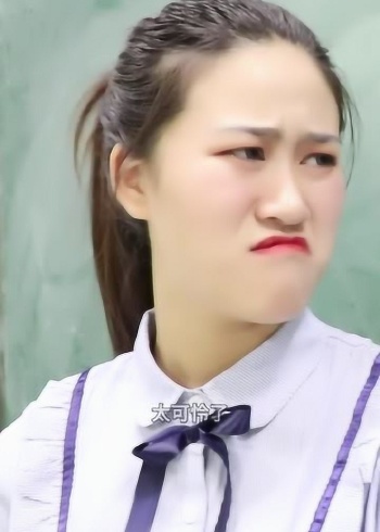 同学们挑战"微笑吃苦瓜",王小九竟直接吃了一整根,太厉害了