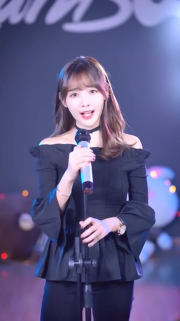 甜美小姐姐兔子牙唱《雨蝶》,有勾起你们的回忆吗?网友:怀念!