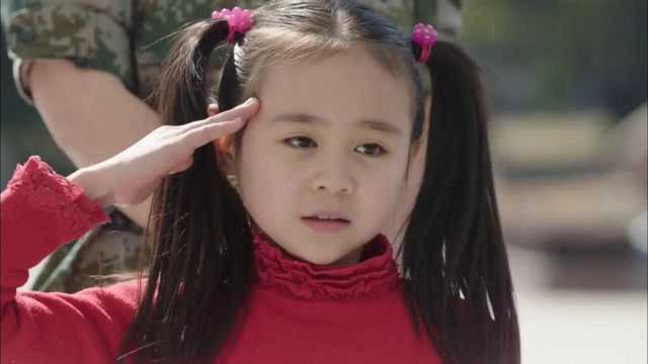 特种兵之霹雳火蓝妞去军区找爸爸警卫不让进她爸出来后呆了