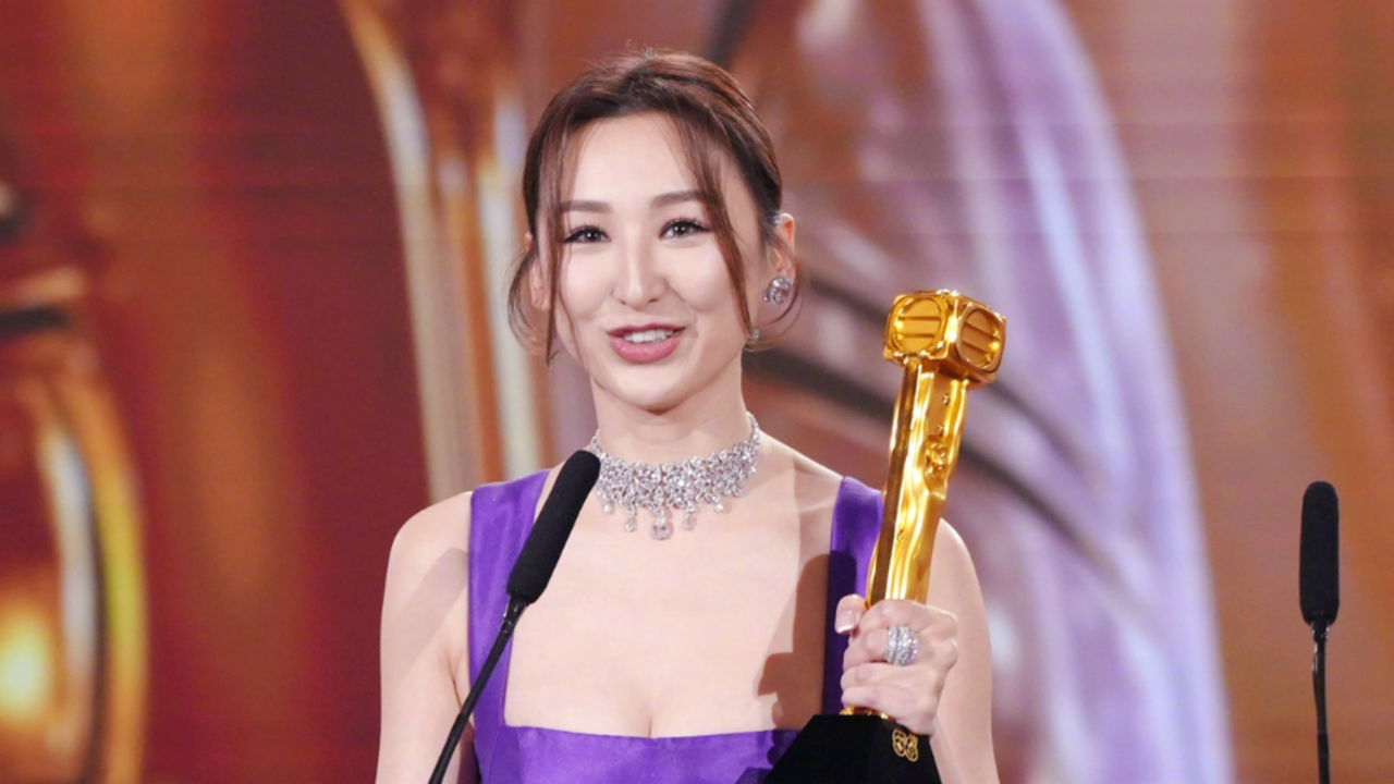 新闻女王赢麻了高海宁获tvb最佳女配爆哭佘诗曼台下含泪鼓掌