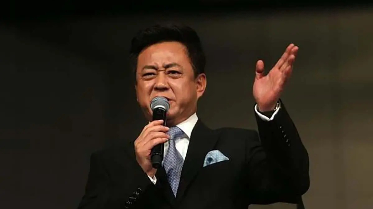 春晚主持天团 | 朱军也有手足无措时,春晚救场一分钟临时想词,急出一