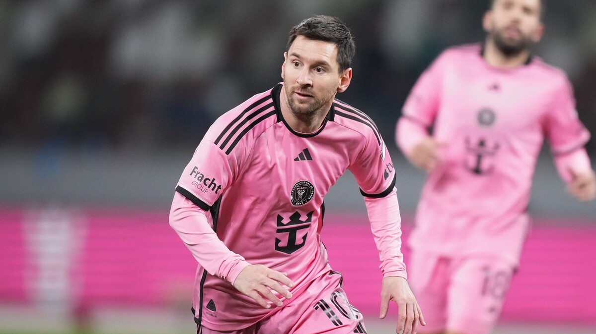 梅西险些破门!vs老男孩个人秀:1v5独闯龙潭 多次直塞喂饼失败