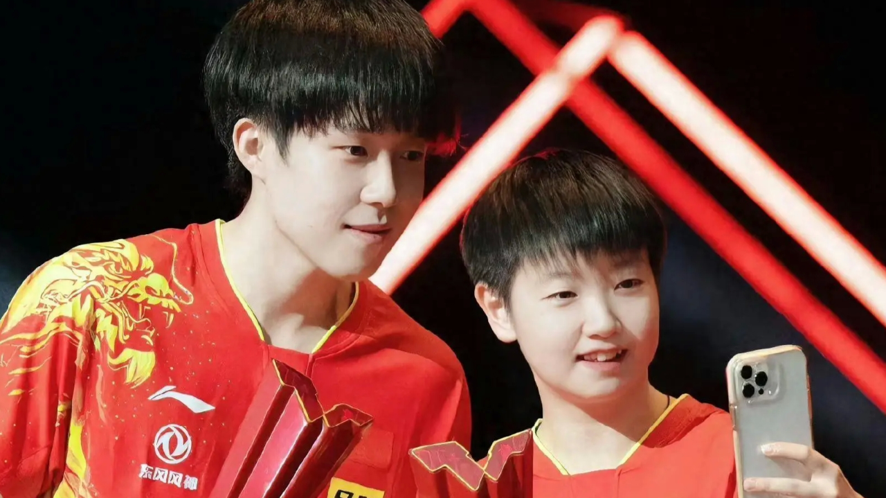 3-0横扫香港组合!王楚钦孙颖莎混双大满贯夺首冠,7-6轰出神仙球