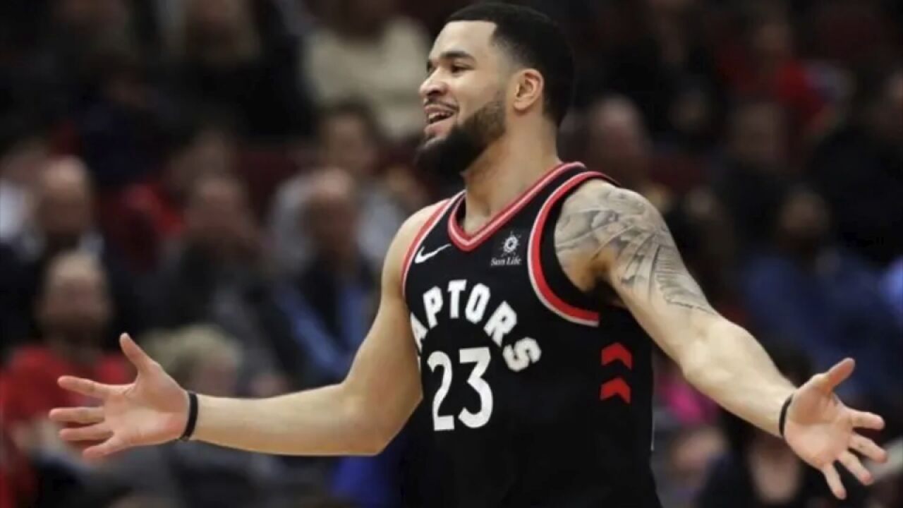 范乔丹突然被卡鲁索帽醒 3分钟连得11分 三分三连击秀极限突破