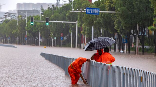 中央气象台今年首次发布暴雨红色预警,多地暴雨,如何防范?