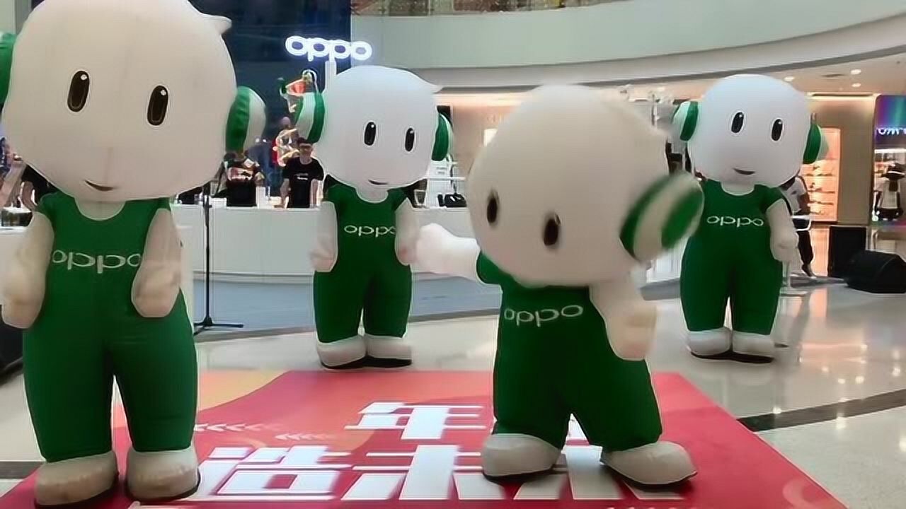 这么多玩偶跳舞,为什么就你这么优秀呢,是不是背着它们去蹦迪了