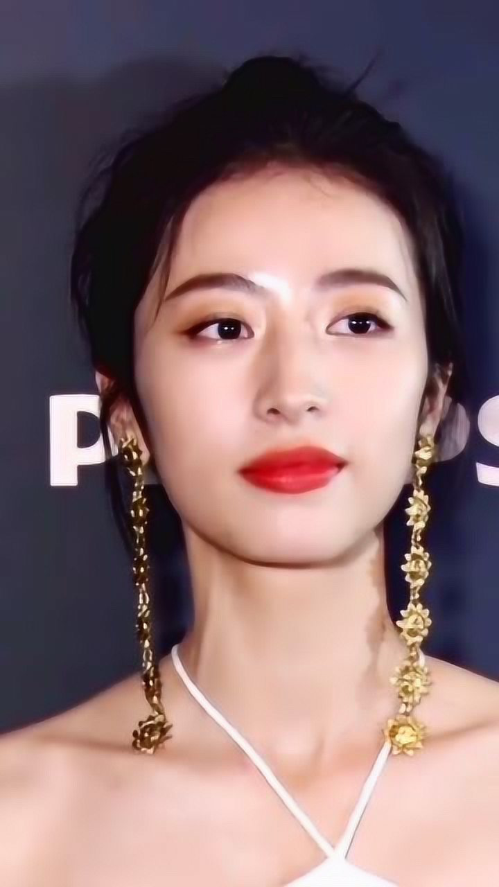 新生代电视剧小花,周雨彤,现代装也太漂亮啦!