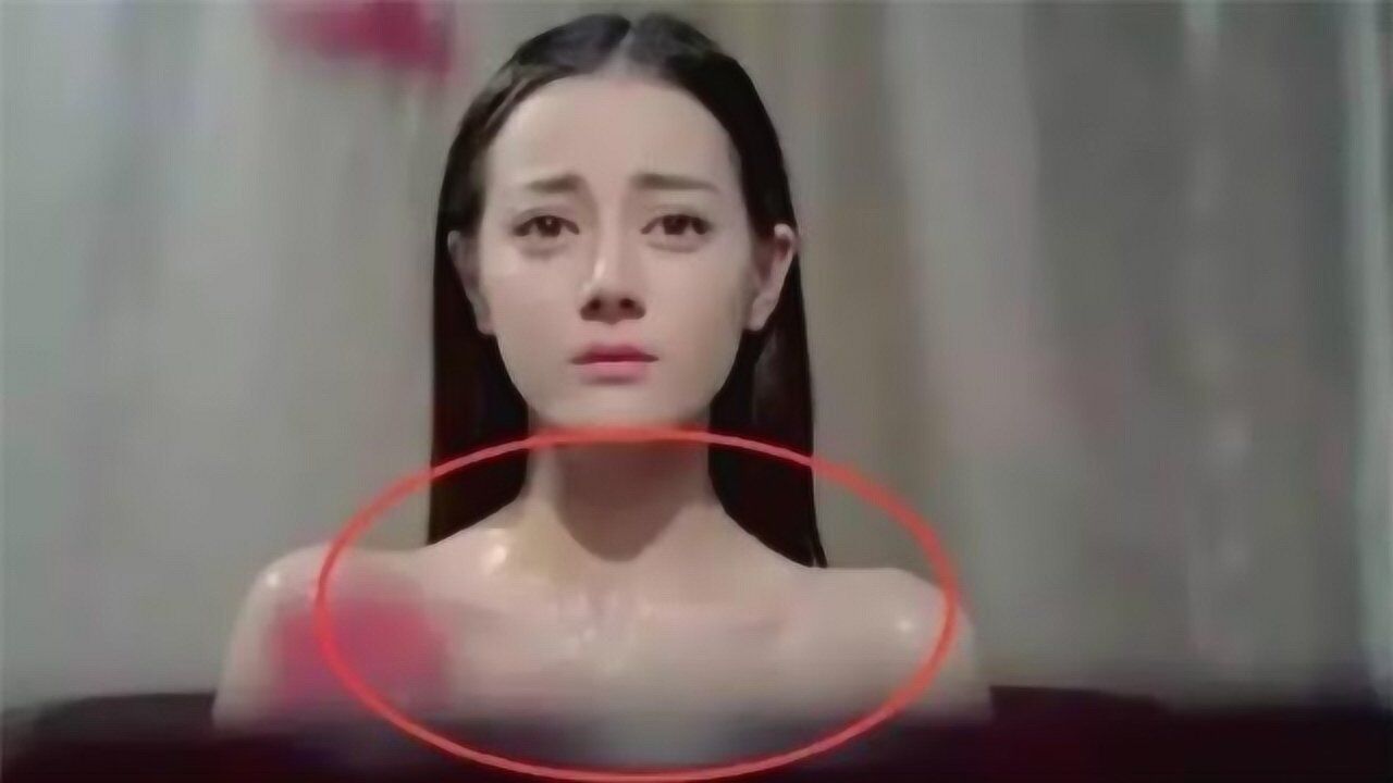 迪丽热巴牺牲最大的一幕竟当众脱掉内衣网友瞬间看傻眼