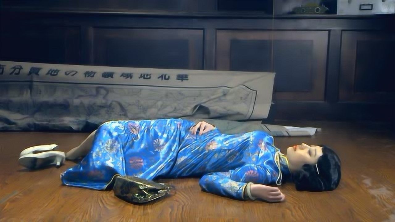 光影:男子一刀刺杀日本统领,日本美女看见被吓懵,直接装晕倒
