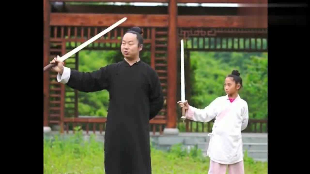 教你少儿剑法的基本功动作，让你轻松学会“舞剑花”_少儿剑法基本功第一课，舞剑花，最主要的是要让他产生兴趣！_高清1080P在线观看平台_腾讯视频