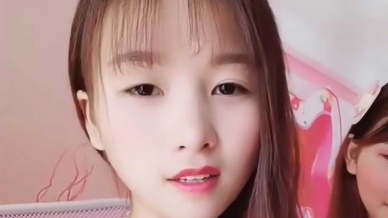 来自越南的两个美女,她们的声音甜美可爱,你们喜欢哪一个啊?