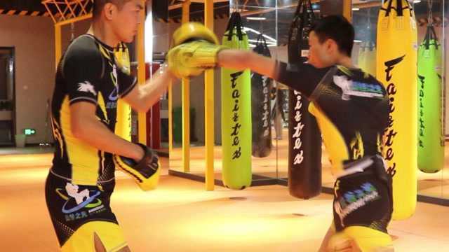 今天教大家后手直拳的动作,赶快学起来