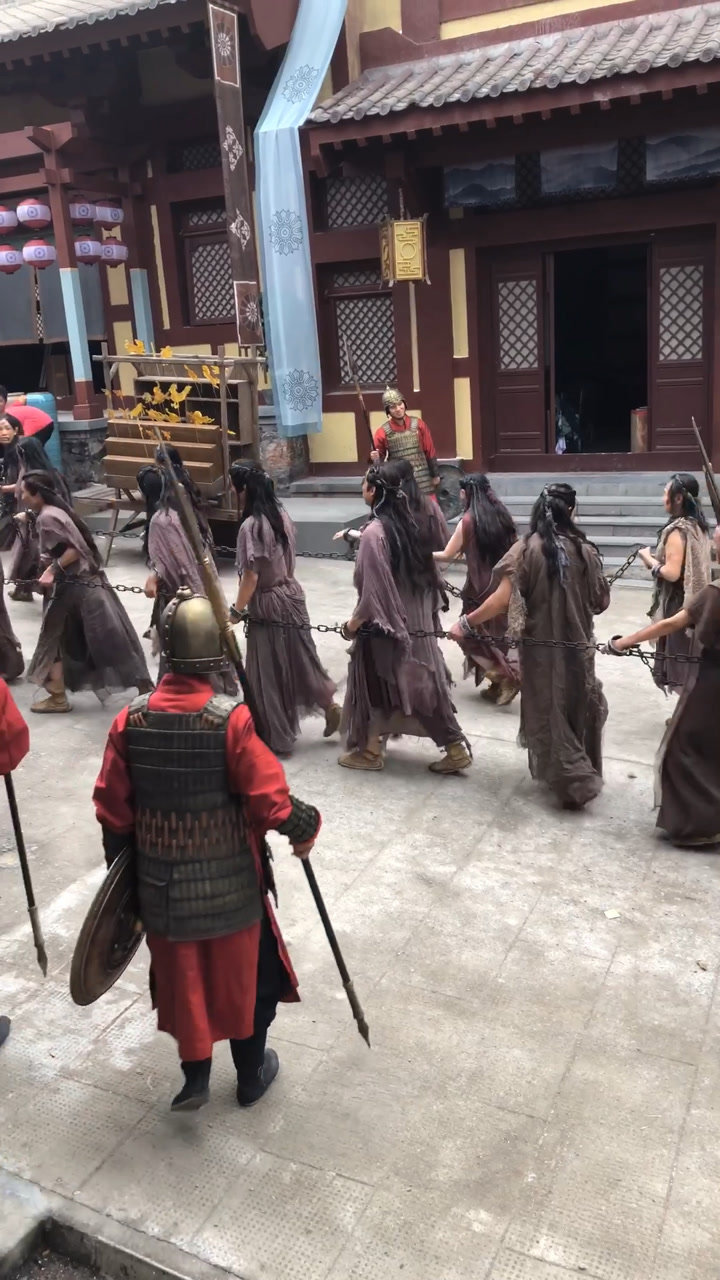 古代囚犯押往刑场.