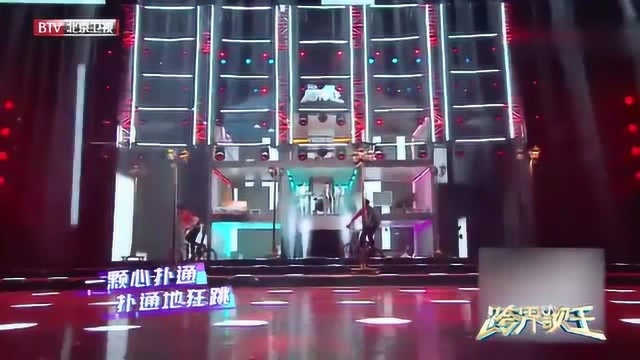 秦俊杰满怀激情演绎《离开地球表面》,展现了自己叛逆的一面!