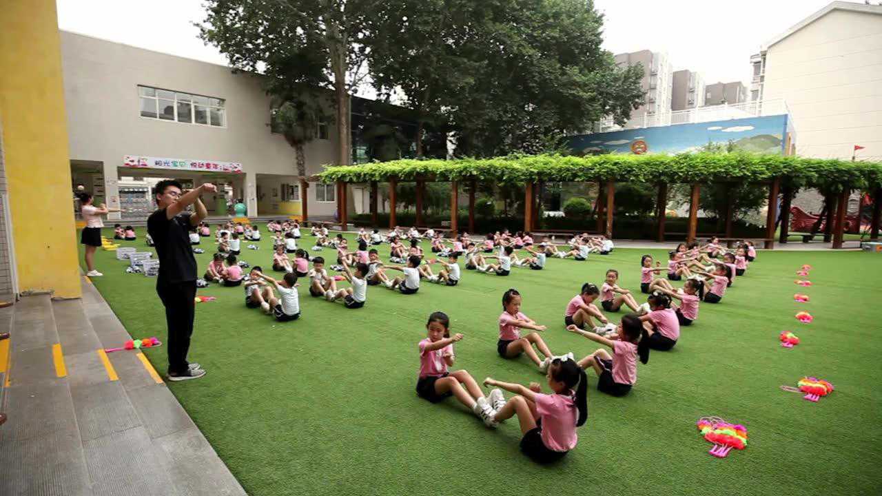 西安市未央区西航天鼎保育院韵律操展示