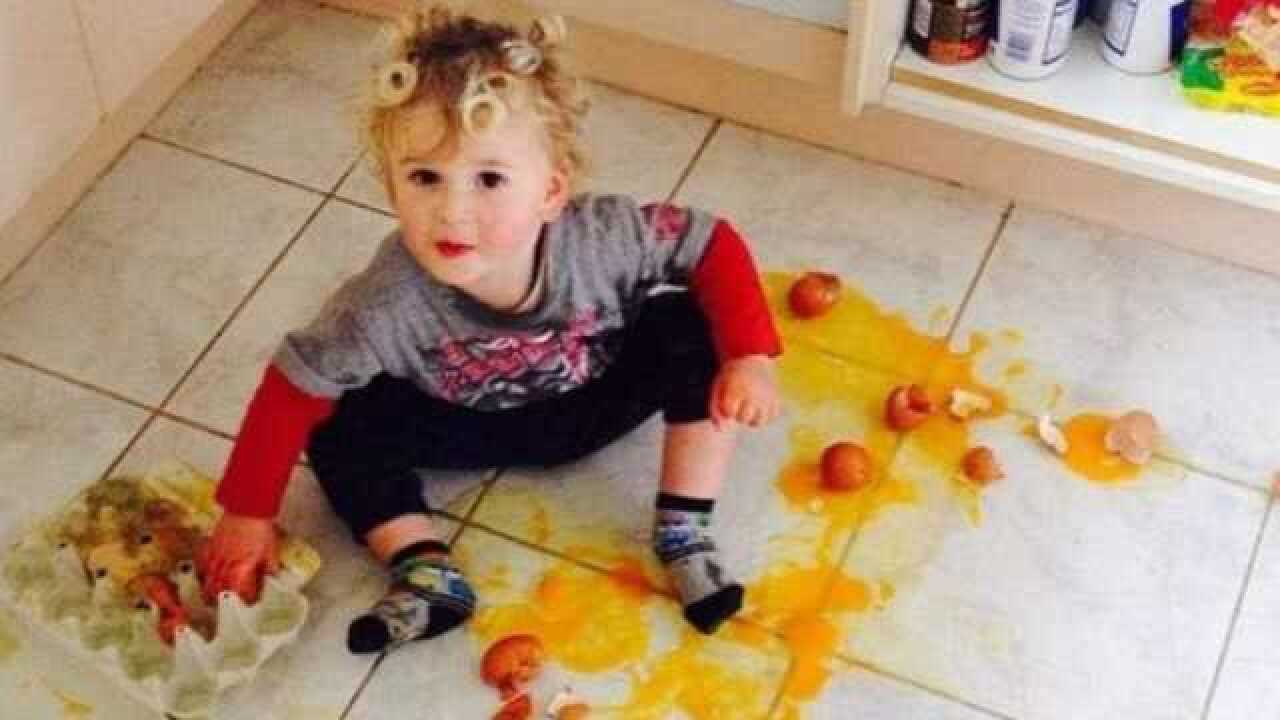 当熊孩子捣乱时,到底该不该动手?看完笑喷了