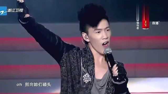 黄一舞台演唱《火力全开》歌声爆发力十足,独特的嗓音令人沉醉