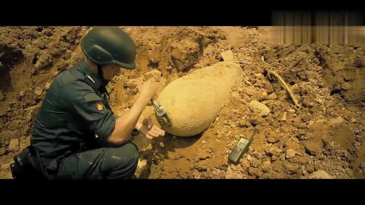 刘德华拆弹全过程看的心惊肉跳就连我都捏一把汗