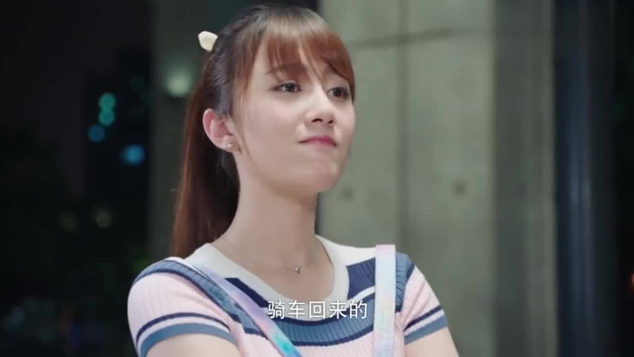 班长殿下:宋宇曦刚回到学校,没想到就有一个女的看着她这样说