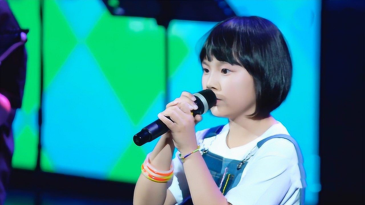 唱歌的小女孩韩甜甜图片
