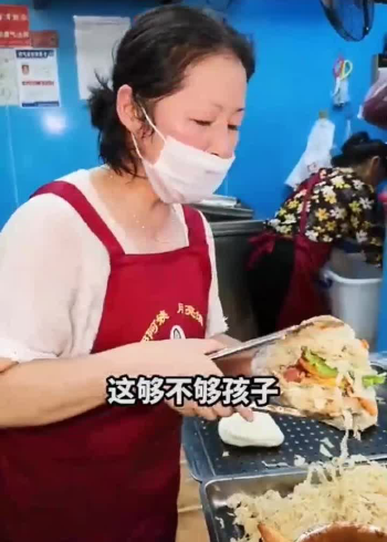 當月亮饃阿姨遇到土豪吃貨,這裡脊肉多的