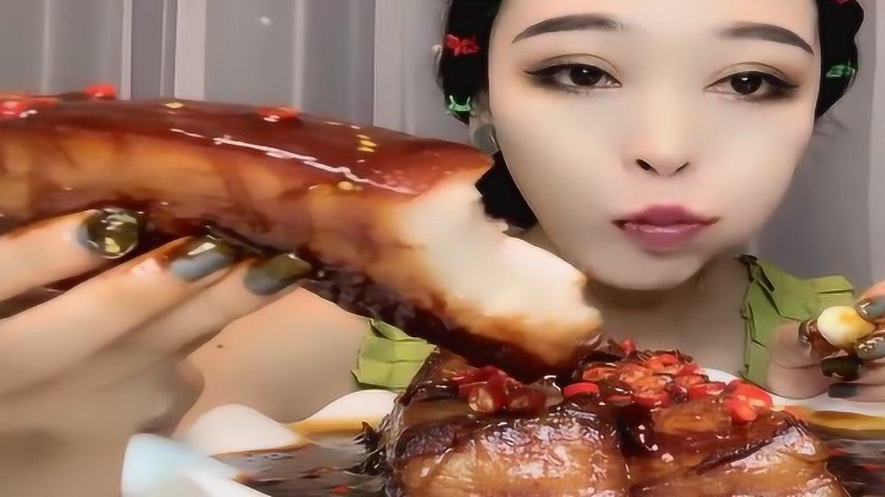 美女直播吃肉看她大口吃肉真是过瘾太爽了胃口真好