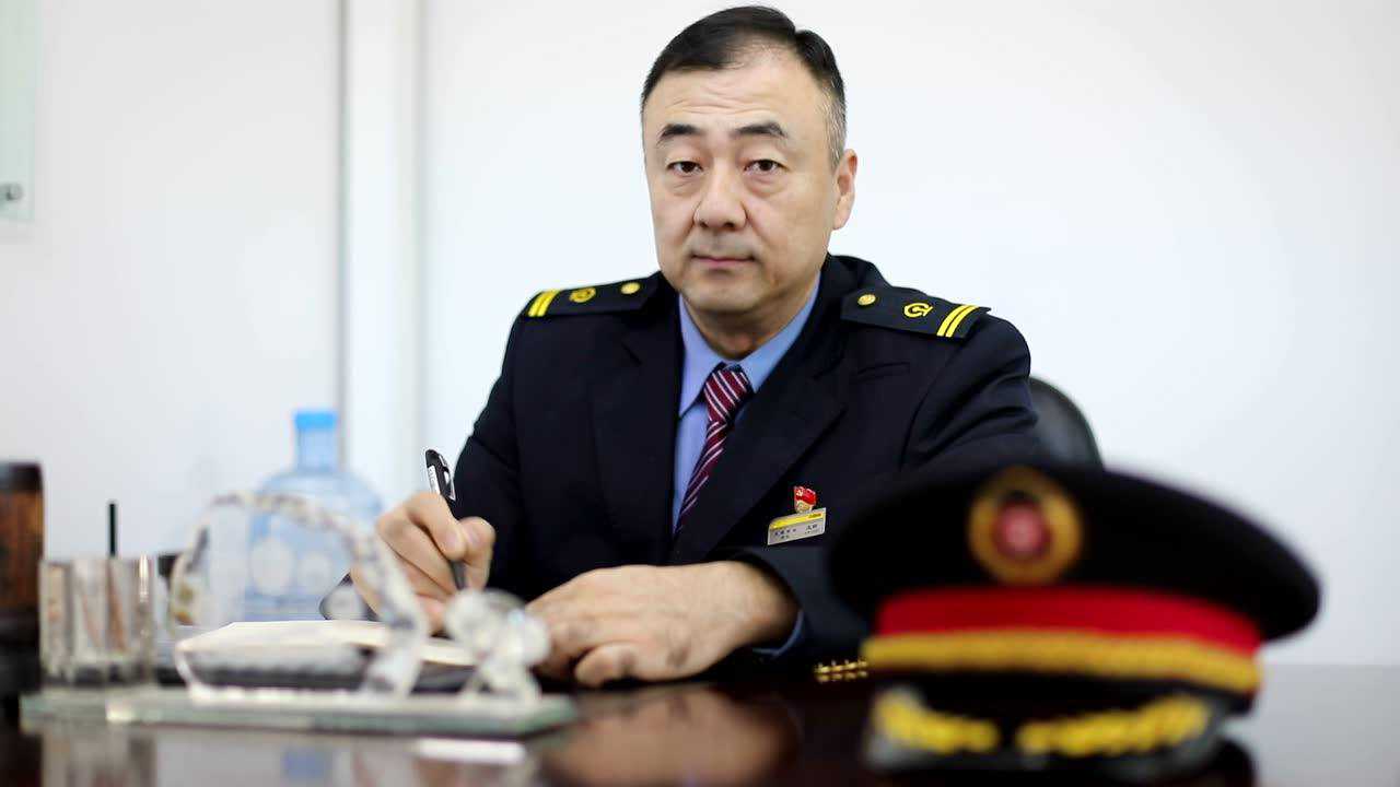 天津西站廊坊站站长王钢_腾讯视频