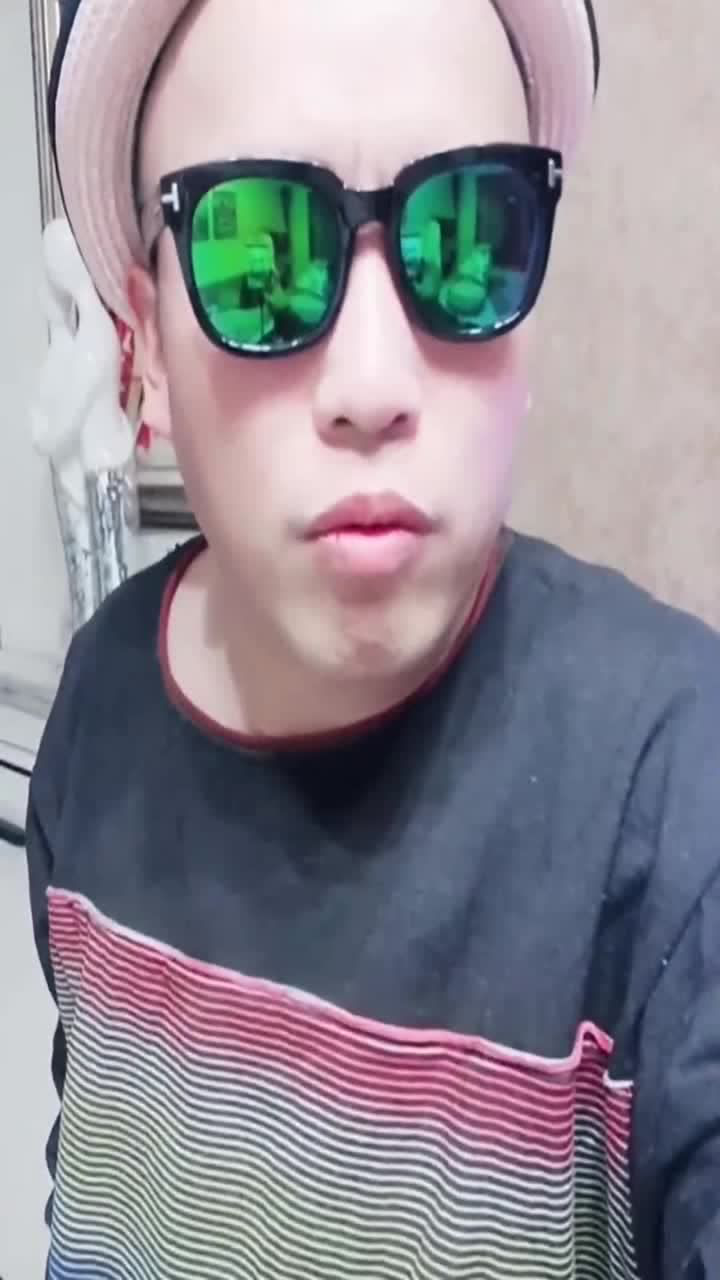 霍云龙的舞姿在东北叫做跳大神