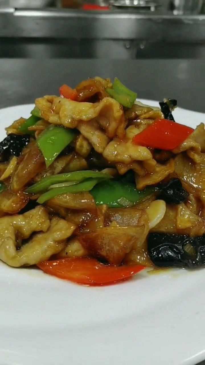 过油肉土豆片制作完成,口感和味道都一级棒