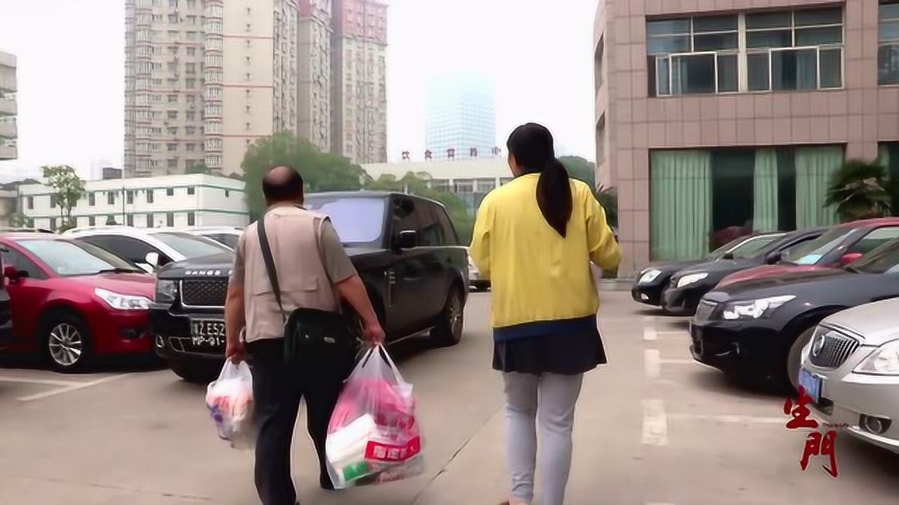 生门尹娟回到家里第一次近距离看到宝宝当妈妈的感觉真好