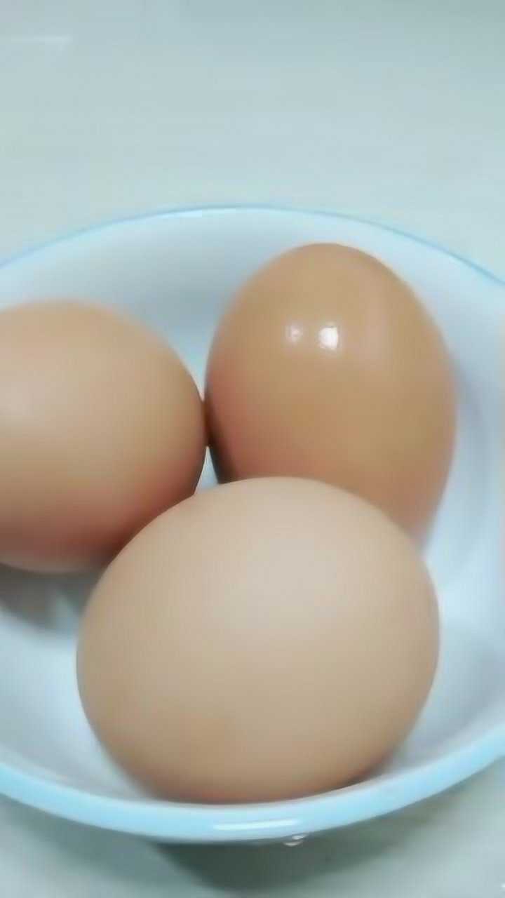 快速剥鸡蛋壳的小窍门,剥鸡蛋壳以后再也不是麻烦事了