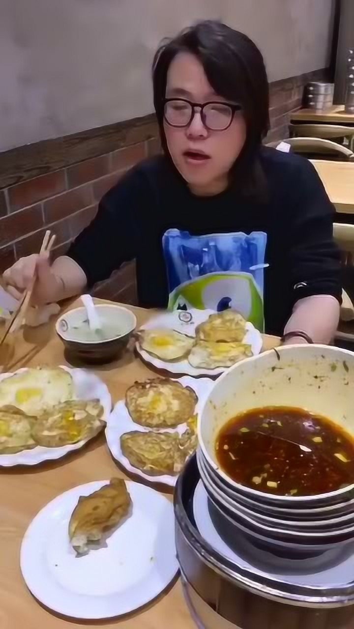 大胃王浪胃仙浪老师早午饭无缝对接吃只是随便找的理由而已