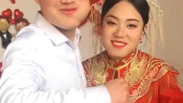 结婚了,不过这吃饺子的方式,代表什么呢?